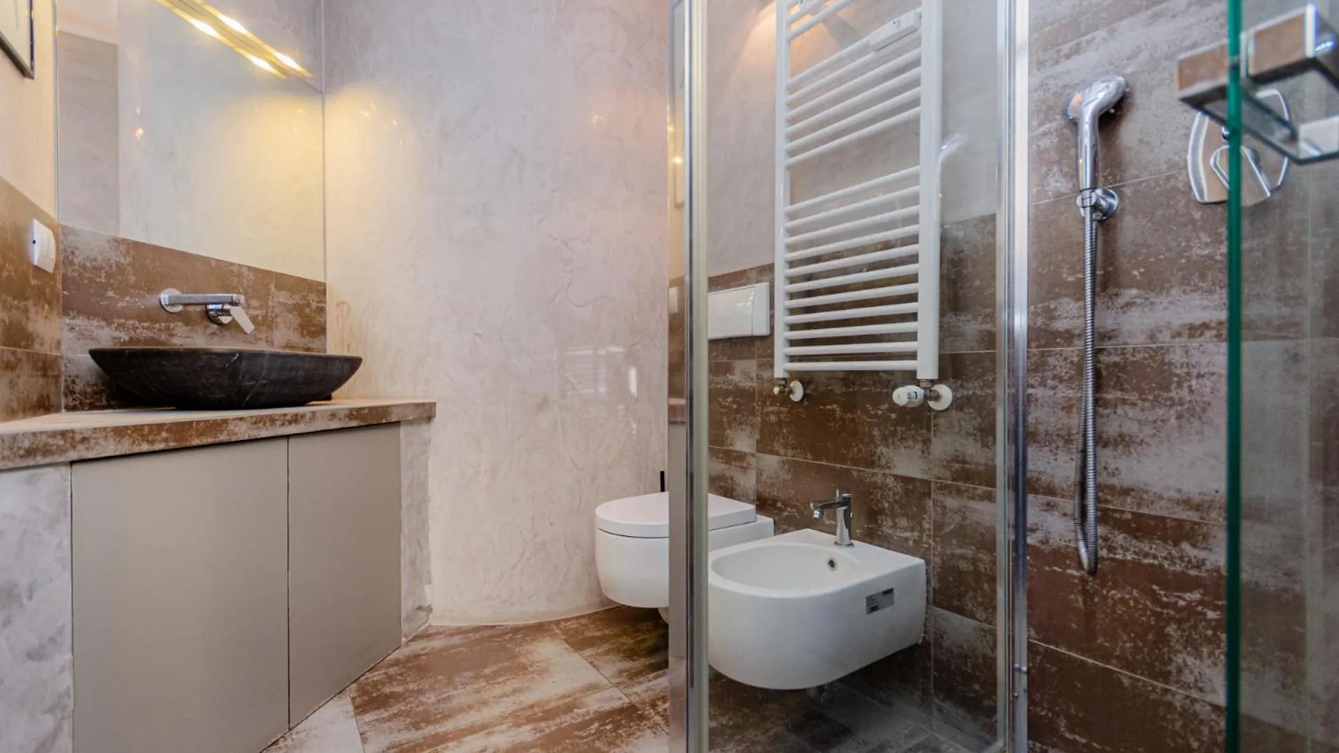 Apartman Luxury 3 Fiat, Ariberto Home, Tra Centro Storico Di Milano E Navigli, Con Spaziosa Jacuzzi