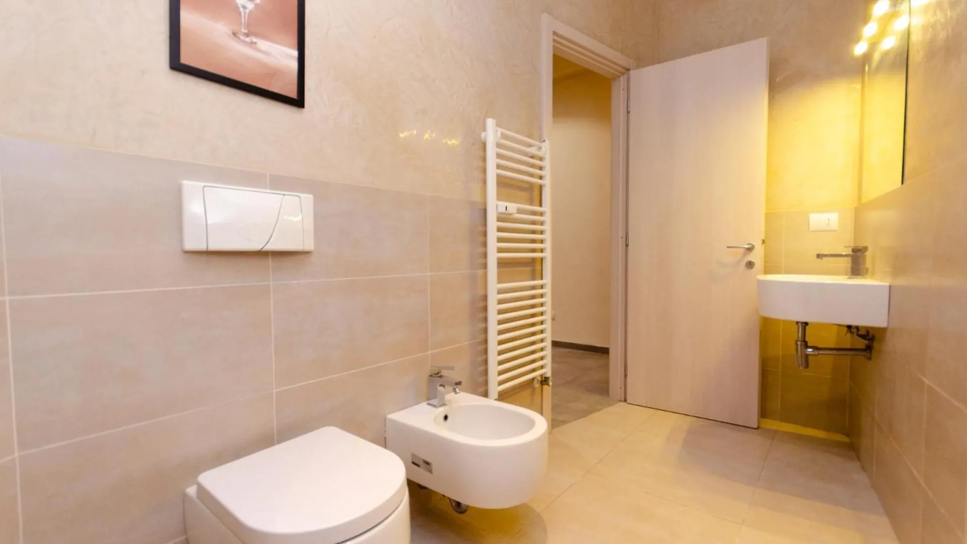 Luxury 3 Fiat, Ariberto Home, Tra Centro Storico Di Milano E Navigli, Con Spaziosa Jacuzzi 0*, Milan Italy